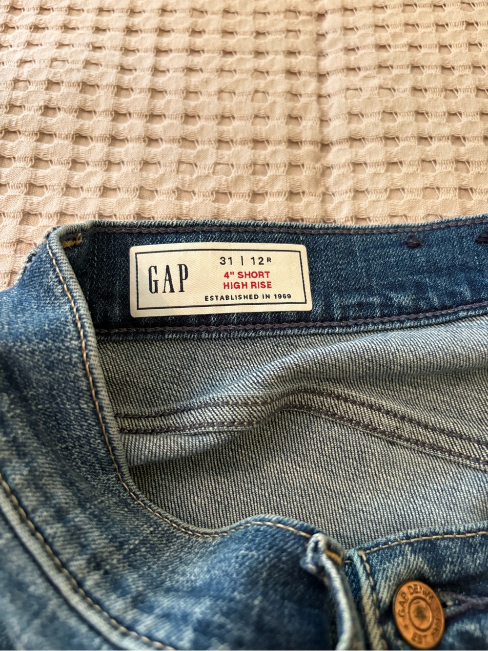 Gap denim shorts - Picture 2 of 3